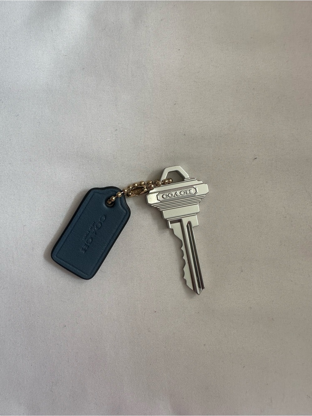 Small coach tag with silver key